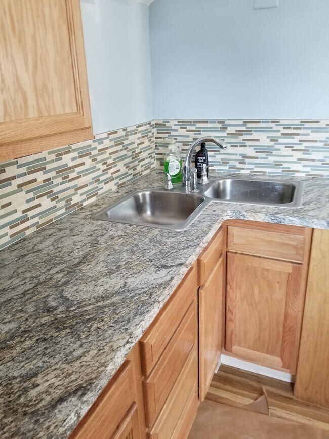Kitchen - 33 Ilion St