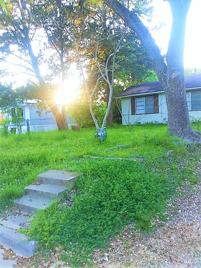 Building Photo - 2306 Southside Dr