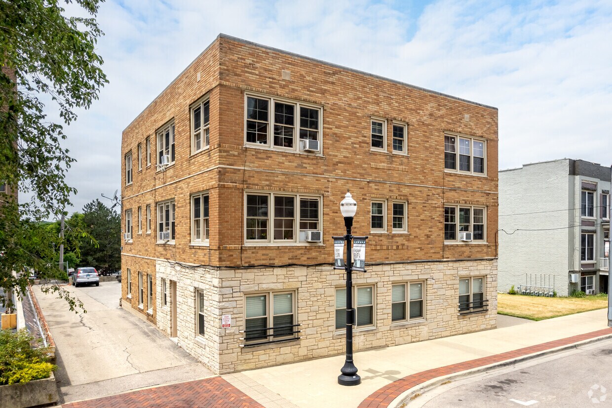 Foto principal - 114 N Spring St