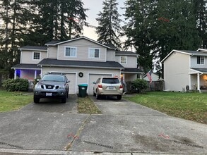 Building Photo - 4305-4307 Quail Dr SE