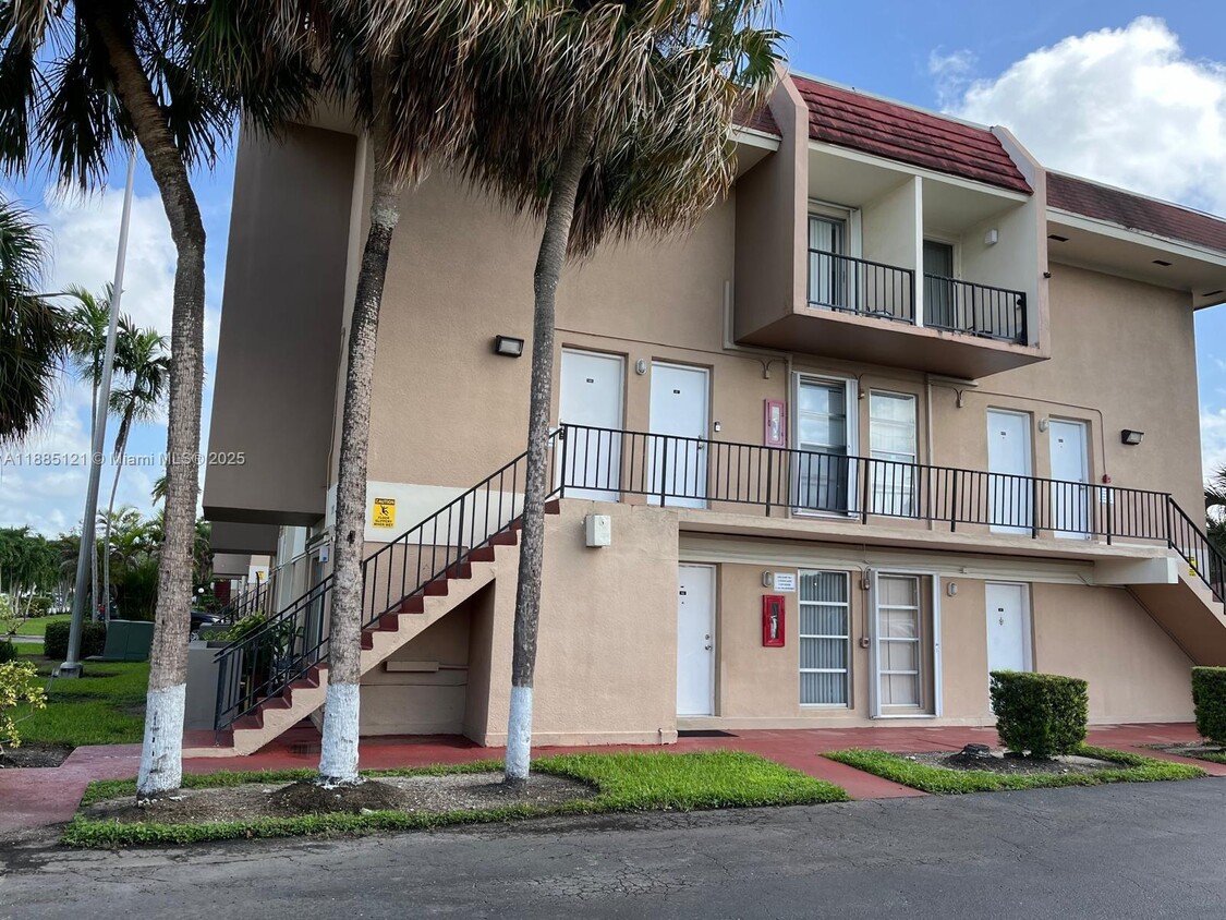 Foto principal - 3901 SW 109th Ave