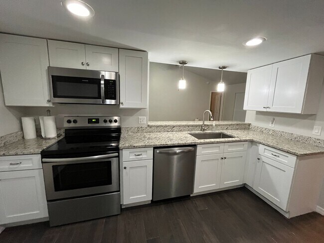 Building Photo - Alafaya Woods 3 bed, 2 bath, A rated Semin...