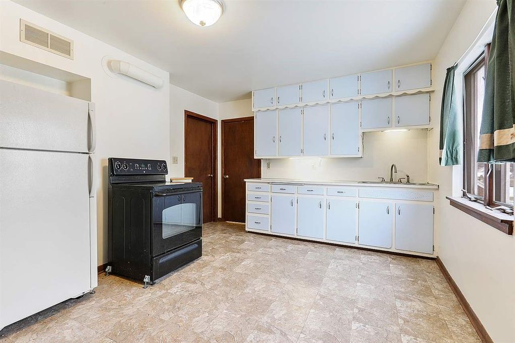 406 Buchanan St, Algoma, WI 54201 Townhome Rentals in Algoma WI