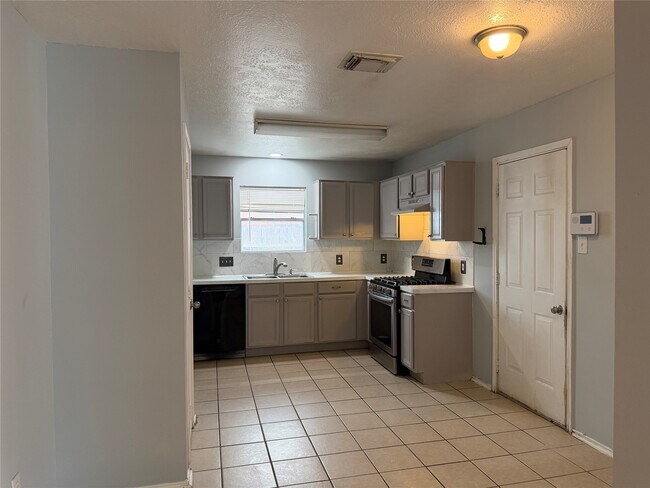 Foto del edificio - 7427 Briargate Dr