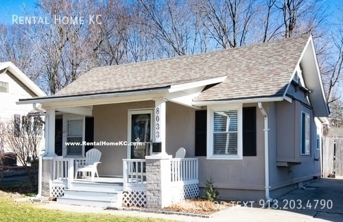 Primary Photo - 8033 Robinson-