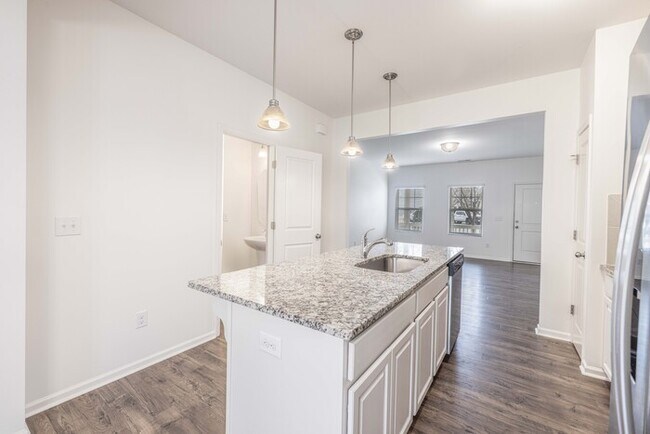 Foto del edificio - 2BR/2.5BA Townhome in Pineville- Tucked in...