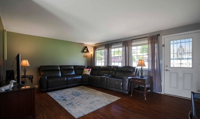 Foto del edificio - 3204 Butterfield Rd