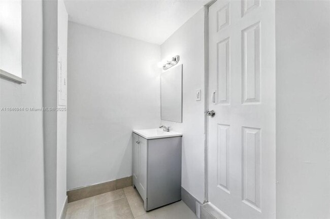 Foto del edificio - 3 bedroom in Miami FL 33147