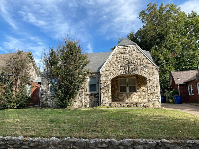 Foto del edificio - 1243 S Columbia Ave