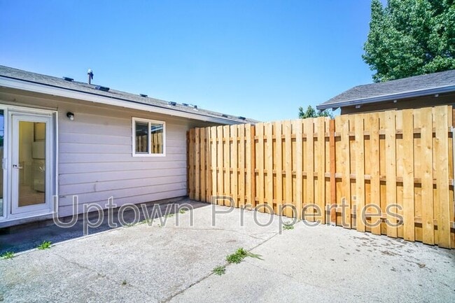 Building Photo - 130 N 4th Ave