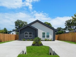 Building Photo - 8122 Double
