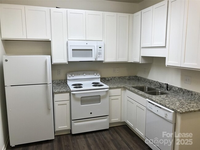 Building Photo - 17905 Delmas Dr