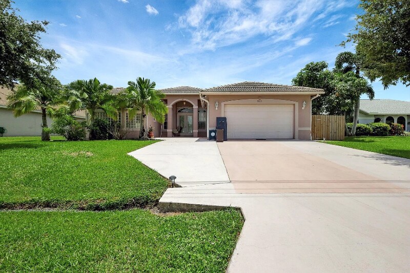 Primary Photo - 2549 SW Halissee St