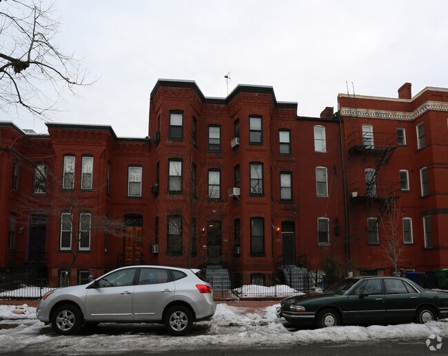 Building Photo - 122-124 5th St NE