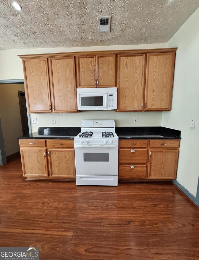 Foto del edificio - 3020 Kesmond Dr SW