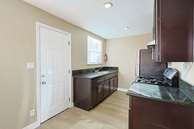 Foto del edificio - 5461-65 Imperial Ave