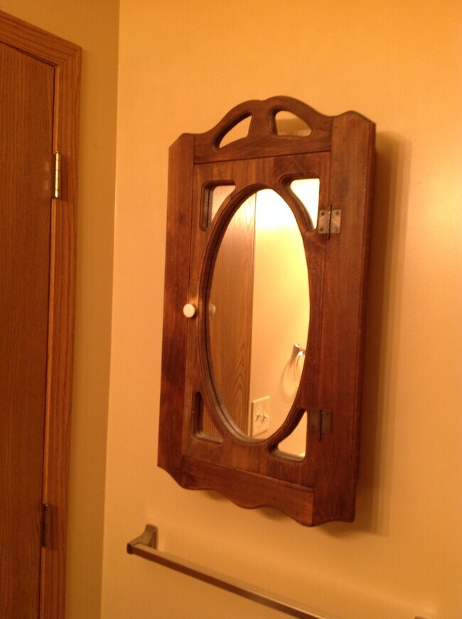 Baño principal - 421 W Olive St