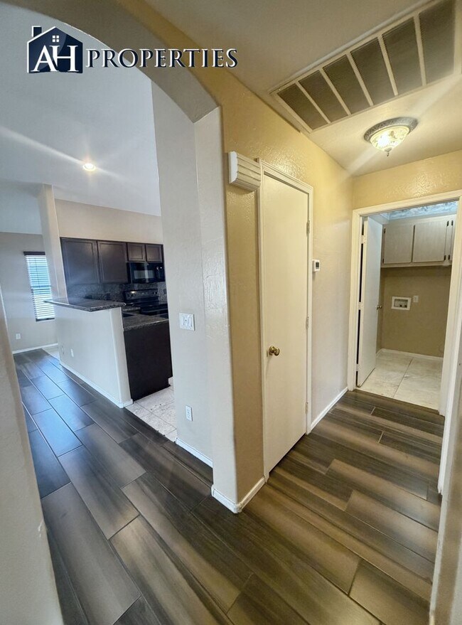 Foto del edificio - 9543 W Sunnyslope Ln
