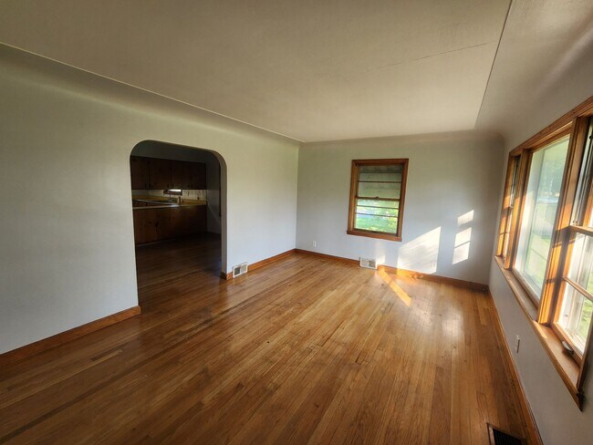 Foto del edificio - Charming 2 bedroom 1 bath with large rooms...