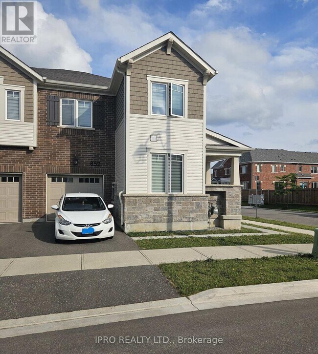Building Photo - 852 Aspen Tsse.
