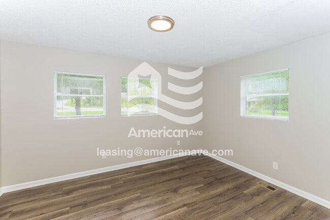 Building Photo - 300 Clairmont Dr