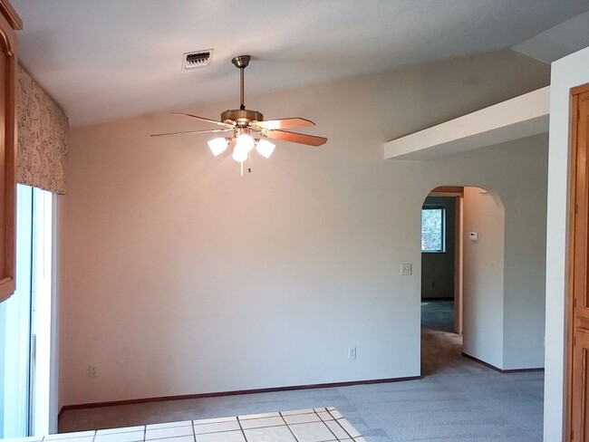 Building Photo - 604 Alamine Dr