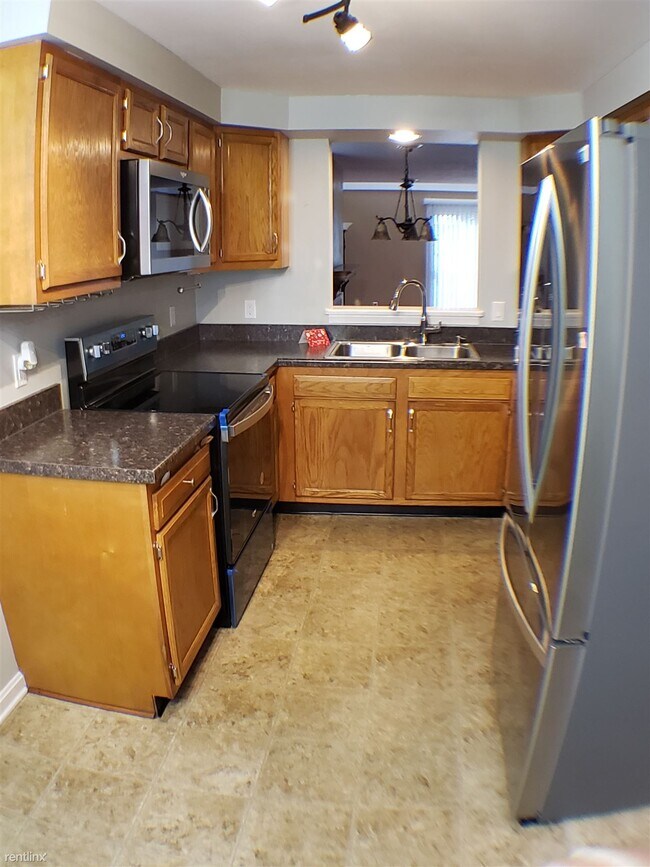 Building Photo - 3 br, 2 bath Condo - 601 Stonegate Road