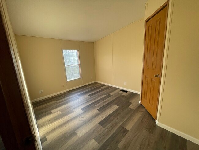 Foto del edificio - 1350 Pami St