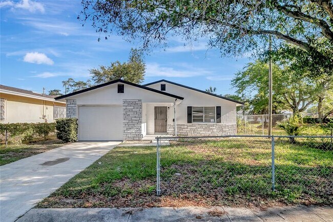 Building Photo - 3127 Oakley Ave S