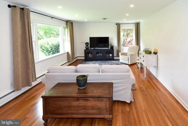 Building Photo - 2 Cinnamon Fern Rd
