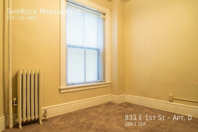 Building Photo - 833 E 1st St