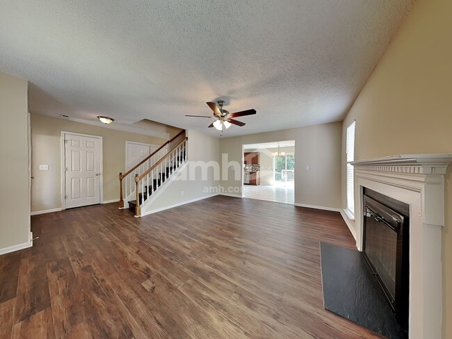 Building Photo - 495 Old Wood Ln
