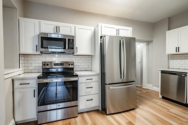Building Photo - Recently Renovated 2 Bedroom Rental in the...