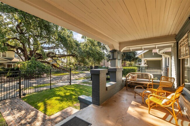 Foto del edificio - 2606 Hopkins St