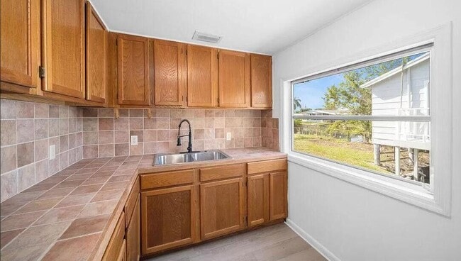 Foto del edificio - 1520 Hunter Rd