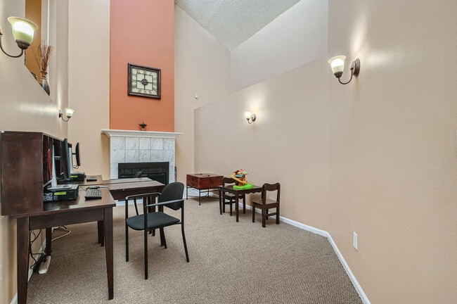 Our Business Center at Horizon East Apartments in Aurora, Colorado - Horizon East Apartments