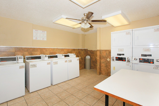 Building Photo - The Parks at Granite Apartments