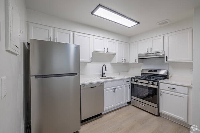 2BR, 1BA-723SF - Bristol - Kitchen - ReNew Owings Mills