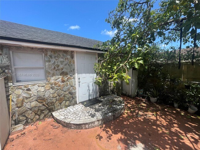 Building Photo - 5738 Garfield St