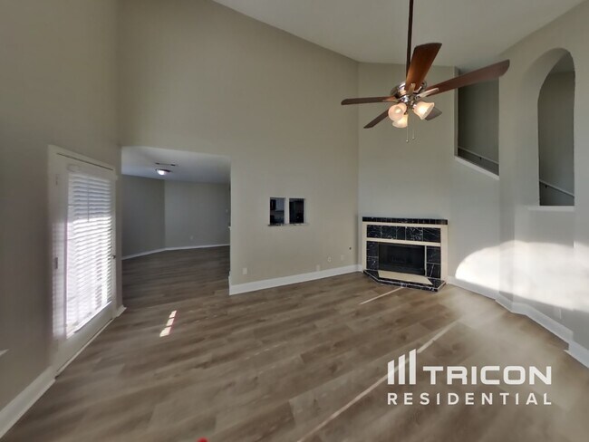 Building Photo - 5115 Whitehaven Dr