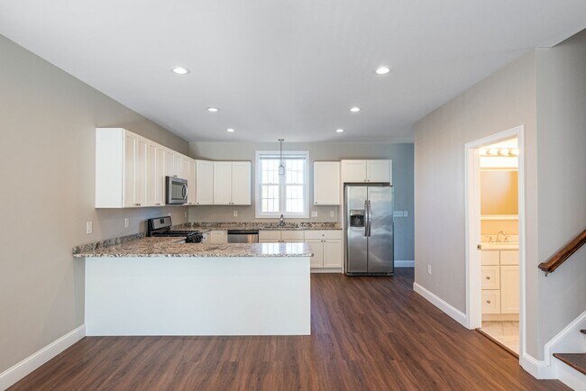 Building Photo - 445 Admiral St