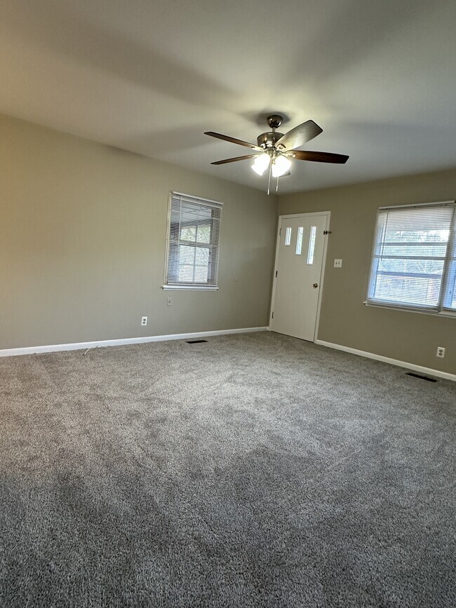 Foto del edificio - 356 Elizabeth Cir