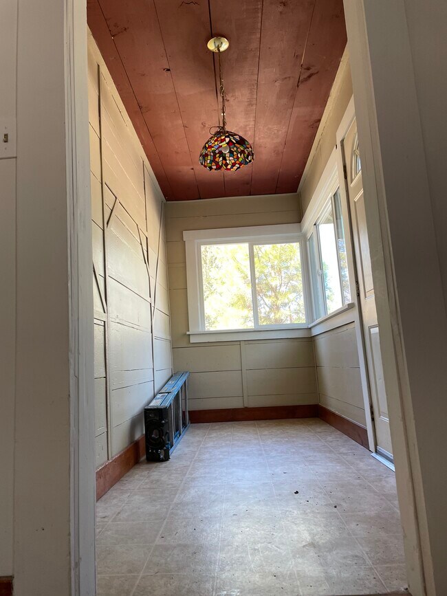 Building Photo - 228 E Schonchin St