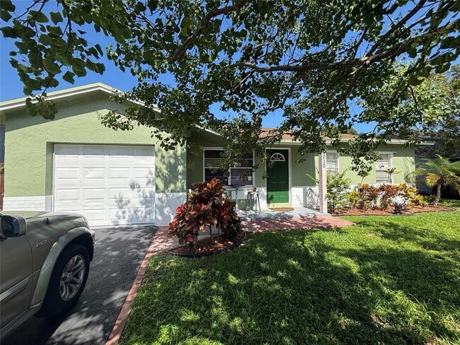 Building Photo - 1010 SW 83rd Ave