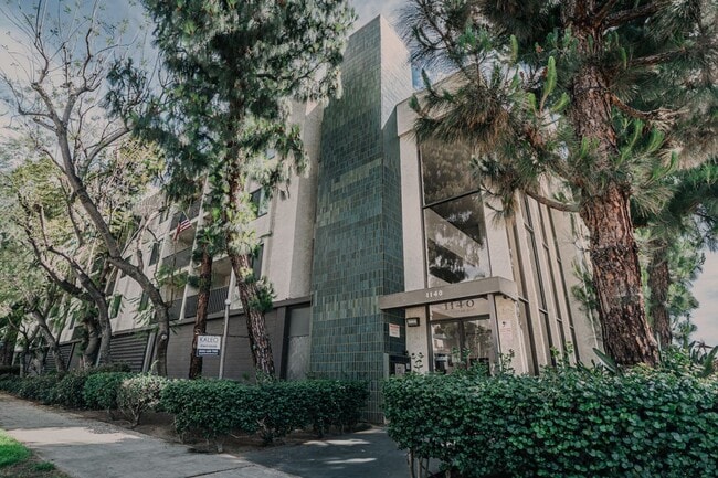 Building Photo - 1140 E Ocean Blvd