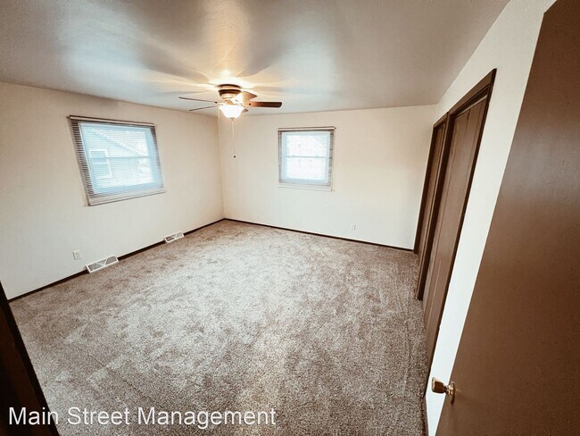 Foto del edificio - 2 br, 1.5 bath House - 729 N Division St.