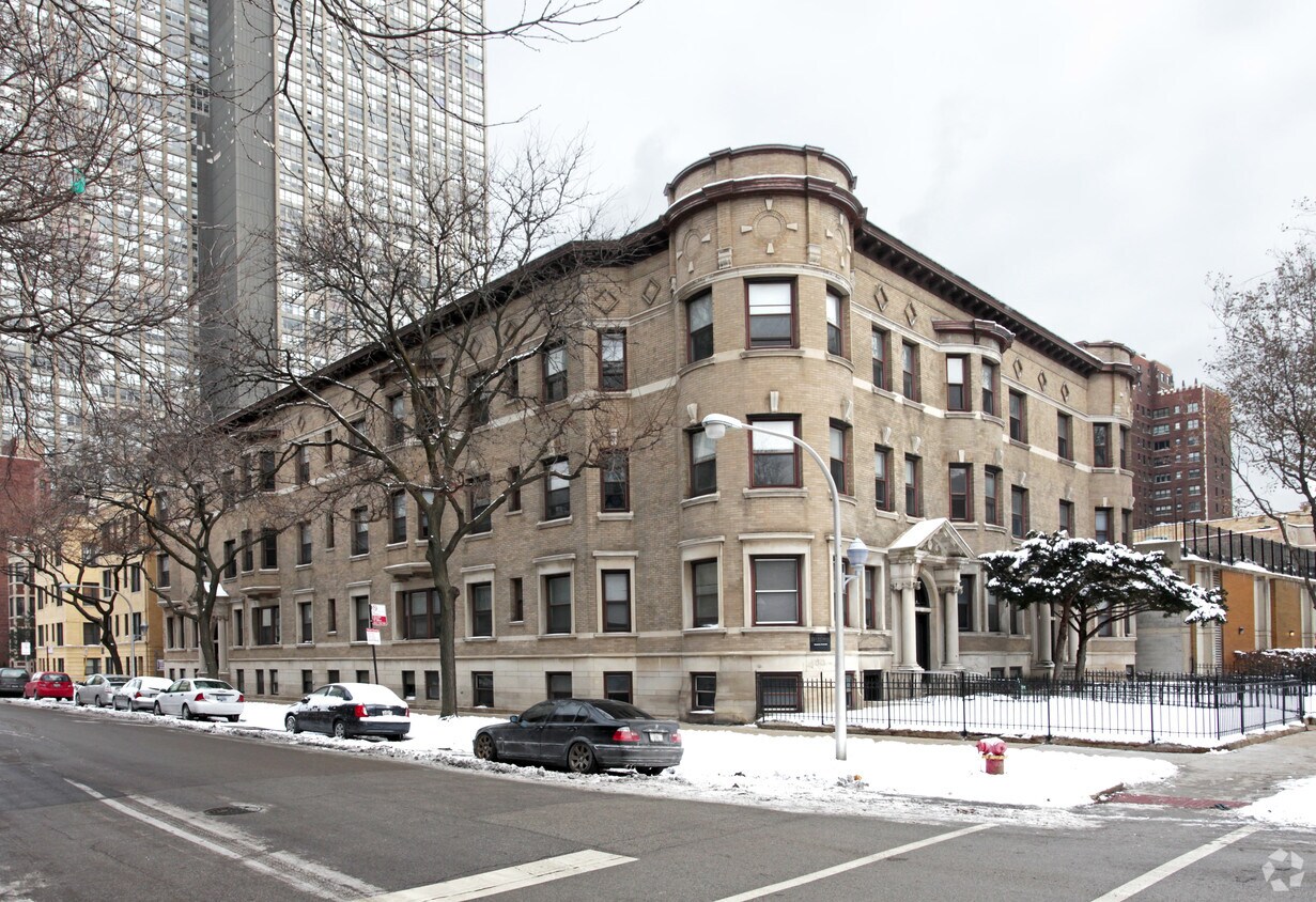 Primary Photo - 668 W Sheridan Rd