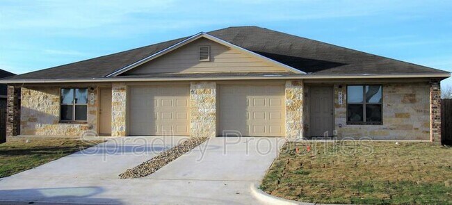 Building Photo - 723 Laila Ln