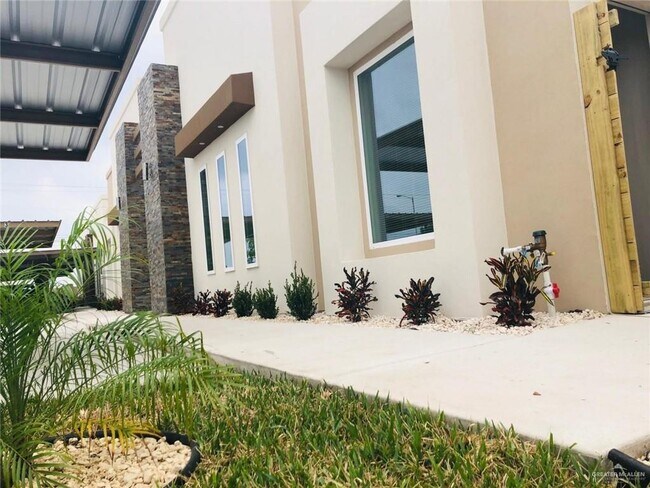 Building Photo - 9 Javalina Ave