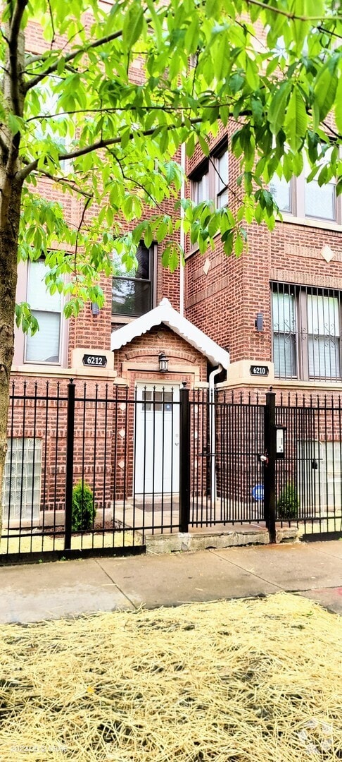 Building Photo - 6210 S Eberhart Ave